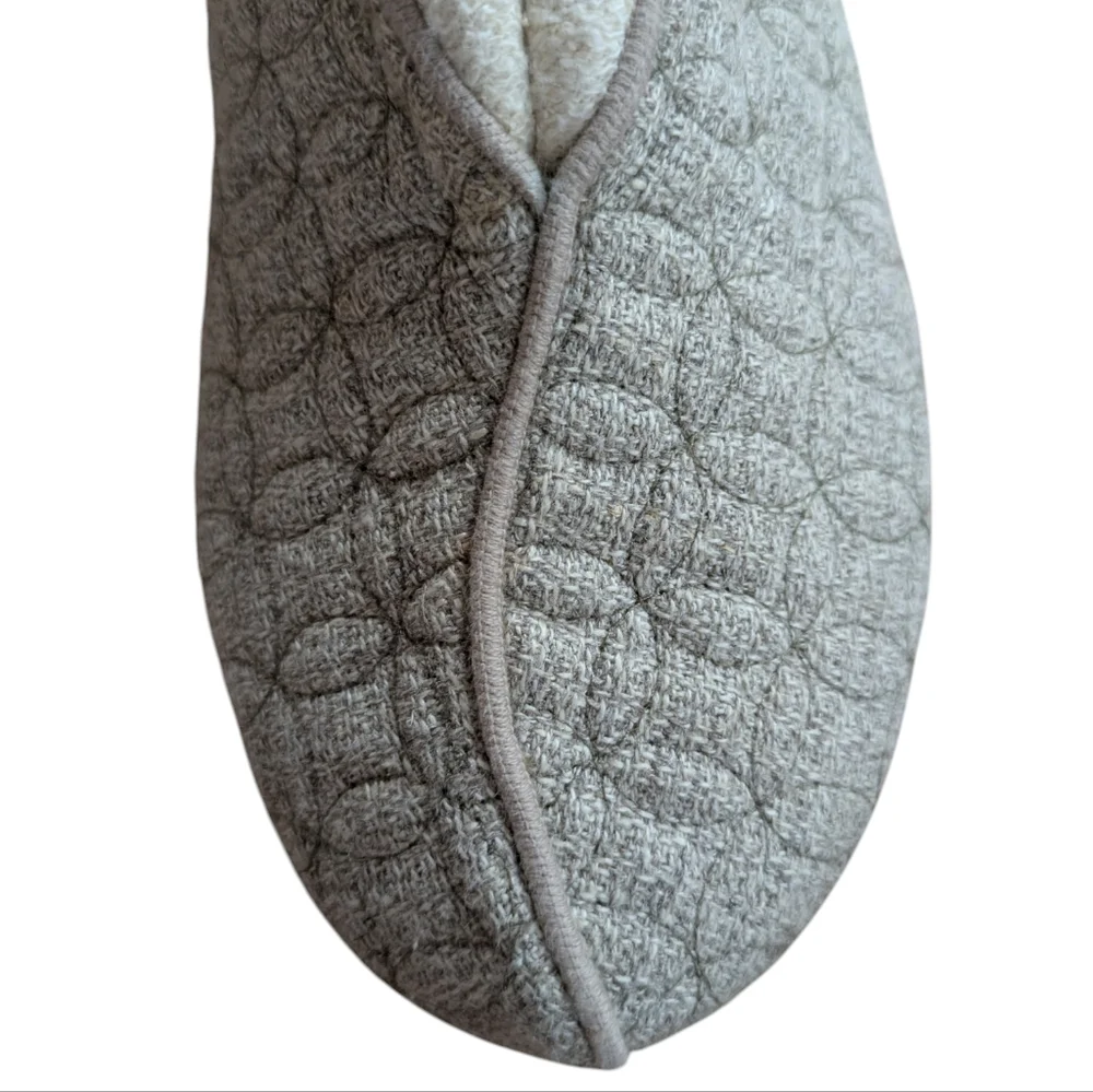 Acorn Tan Quilted Slippers Womens Size 6.5-7.5 - Picture 4 of 11